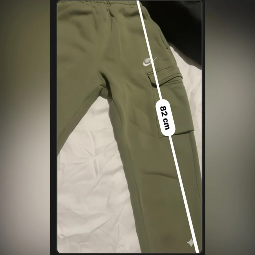 Nike Men's Green Cargo Joggers - Picture 3 of 5